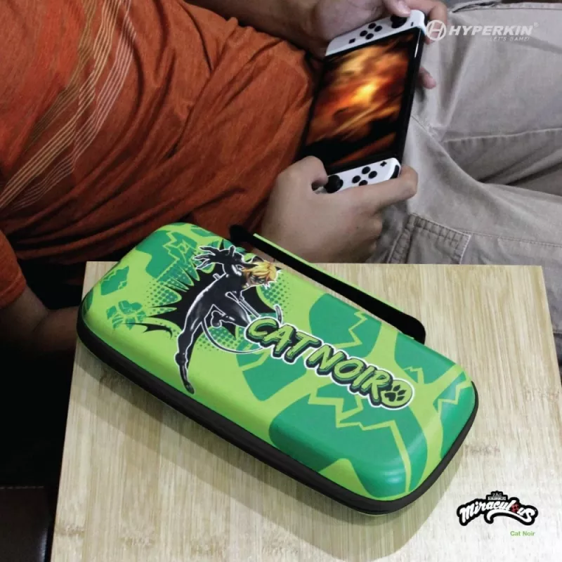 Hyperkin M07541-MTCN Kieto korpuso dėklas, žalias, įvairiaspalvis, PEVA, skirta Nintendo Switch Lite, atsparus smūgiams, vandeniui atsparus, nešiojimo krepšys