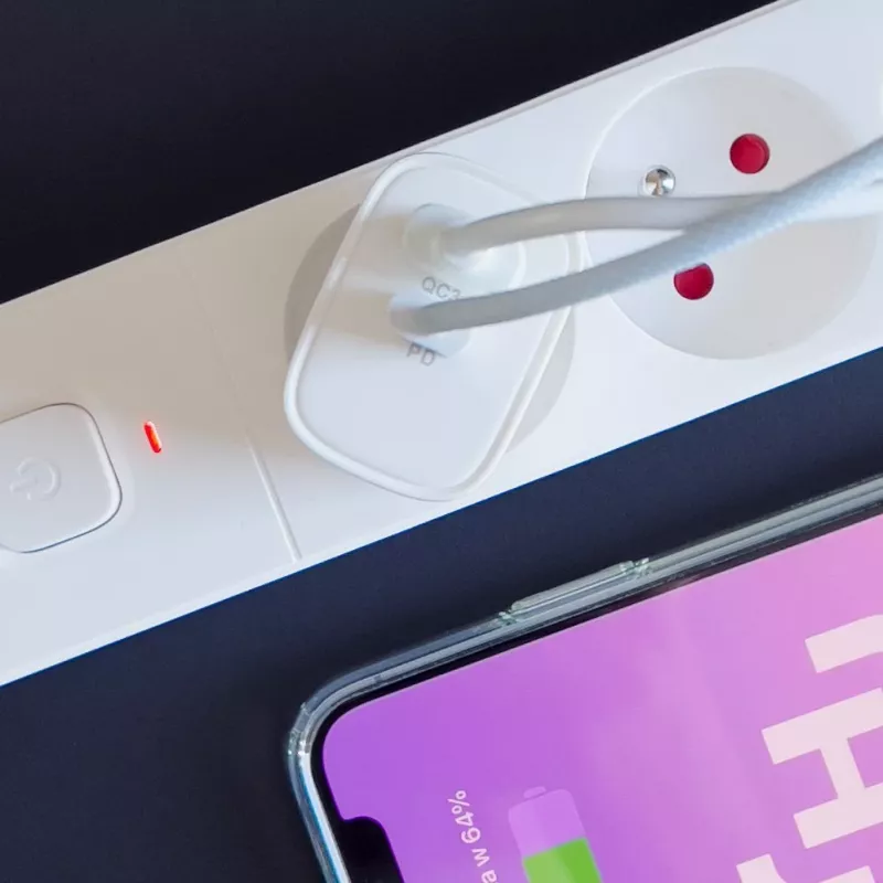 JOYROOM Greitasis įkroviklis USB-A QC3.0 / USB-C PD 20W Baltas (L-QP2011)