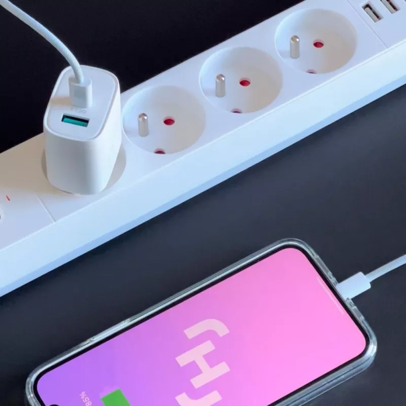 JOYROOM Greitasis įkroviklis USB-A QC3.0 / USB-C PD 20W Baltas (L-QP2011)