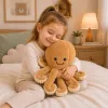 LEAN TOYS pliušinis aštuonkojis su elastiniais čiuptuvais, smėlio spalvos 50 cm – minkštas glėbesčiuojamas žaislas