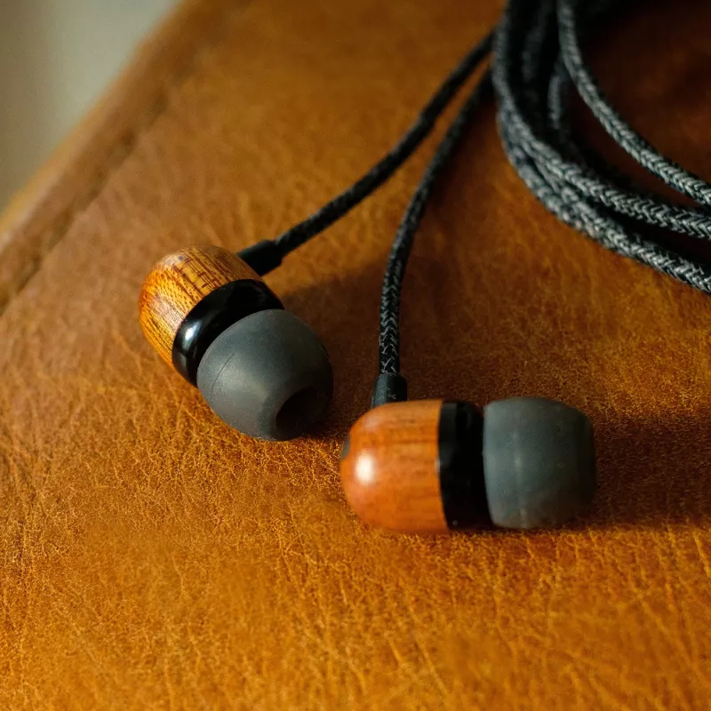 Marley Smile Jamaica laidinės ausinės su įmontuotu mikrofonu, USB-C – Signature Black