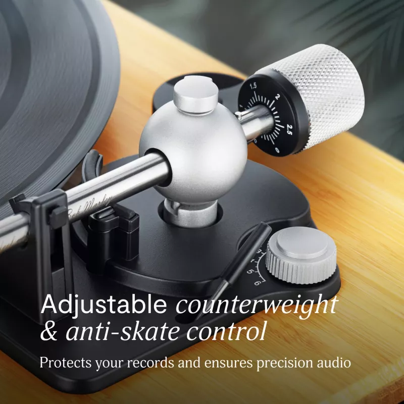 Marley Stir It Up Wireless 2+ Bluetooth Turntable su garsiakalbiais