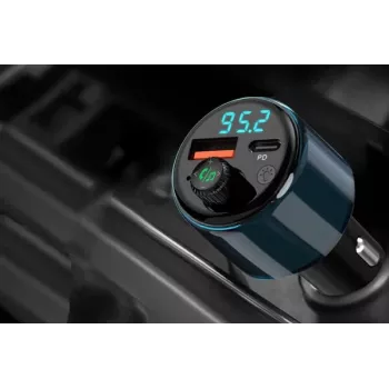 NAVITEL BHF05 MAX Daugiafunkcis FM siųstuvas su Bluetooth 5.0, USB jungtimi, laisvų rankų skambučiais, LED ekranu, QC3.0 greituoju įkrovimu
