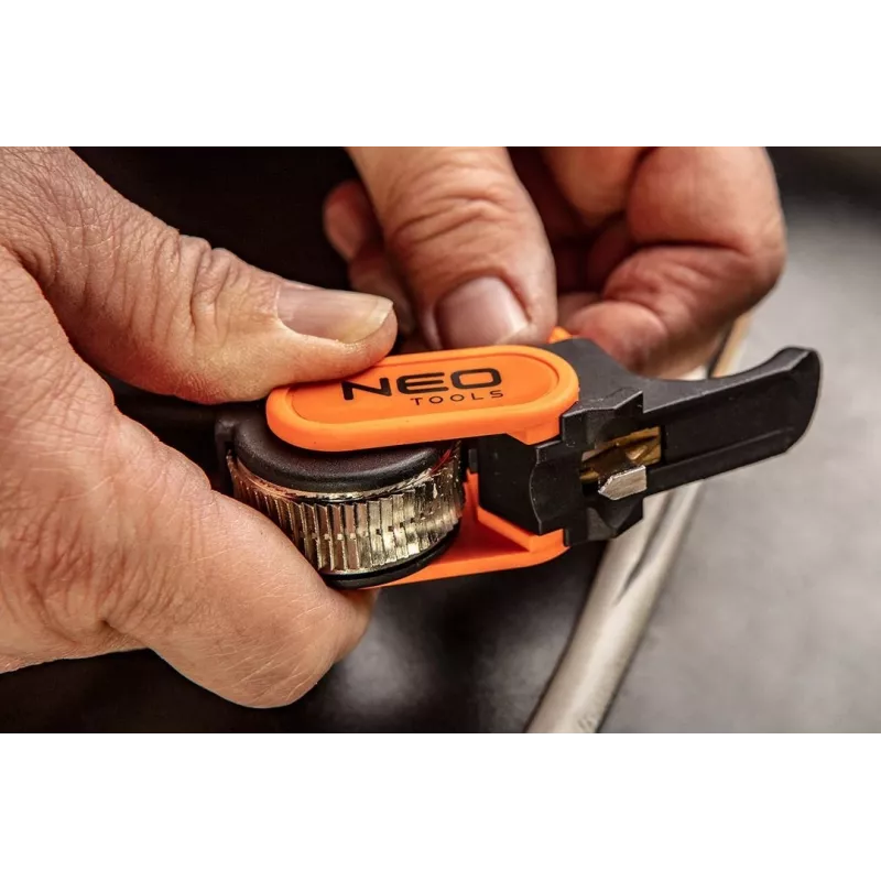 NEO TOOLS 01-400 Automatinis kabelių nuėmiklis 0.5-6 mm² su vielų pjaustytuvu