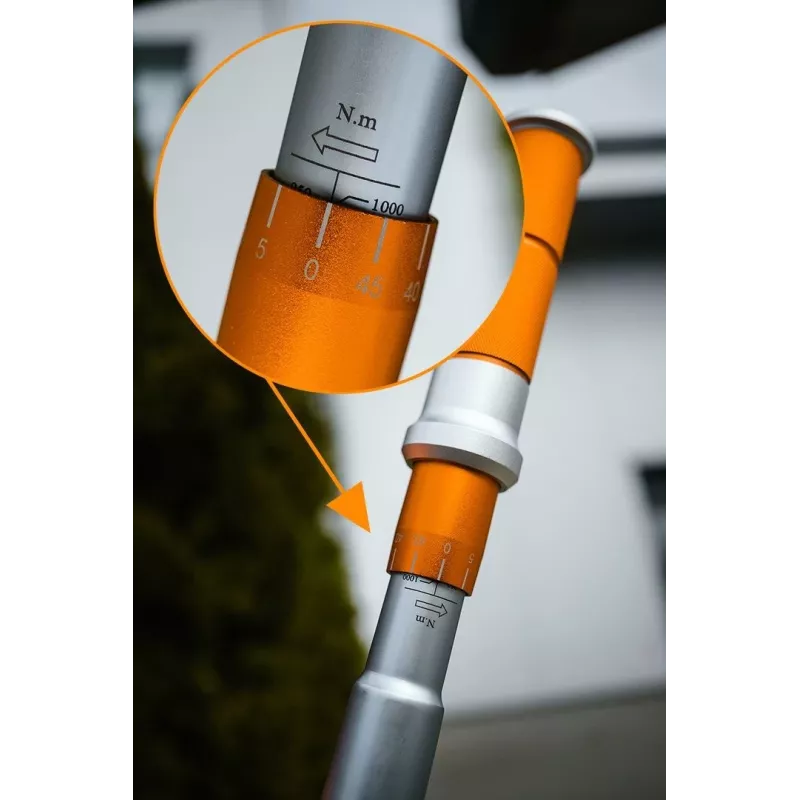 NEO TOOLS 08-839 1/2 colio sukimo momento veržliaraktis su spragtuku 42-210 Nm su dviguba skale ir laikymo dėklu