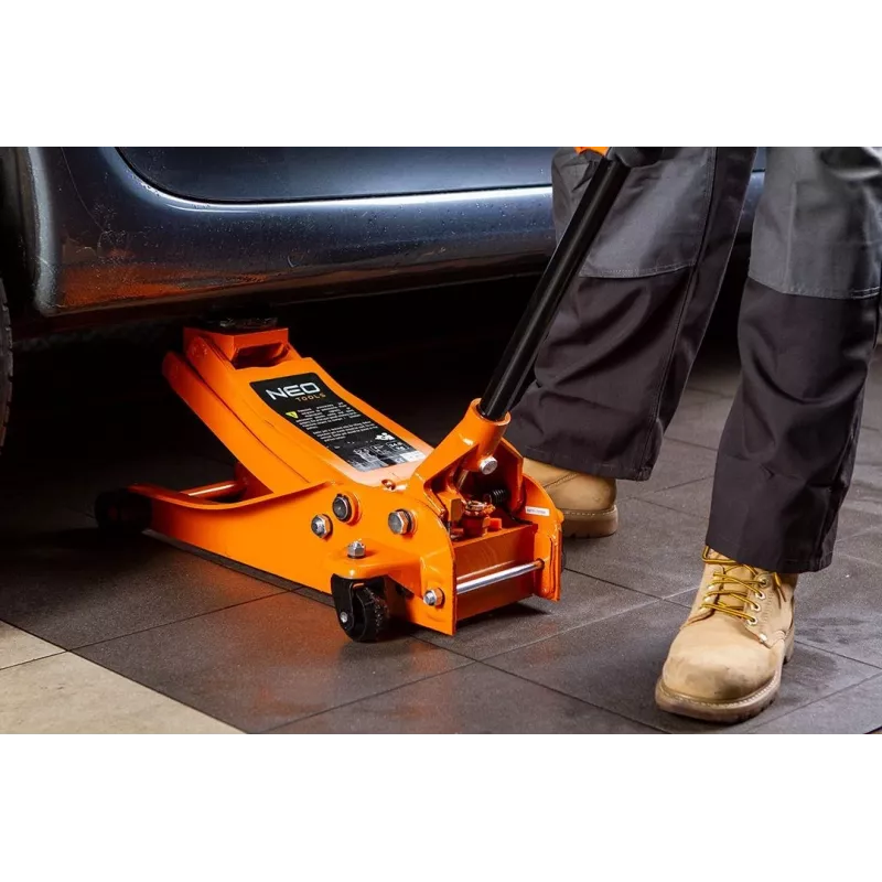 NEO TOOLS 11-731 Žemo profilio hidraulinis grindų keltuvas 2,5 t
