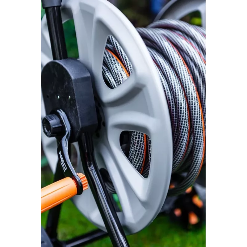 NEO TOOLS 3/4 colio x 30m 6 sluoksnių armuota PVC sodo žarna, 25 barų sprogimo slėgis, atspari UV ir dumbliams, žalia