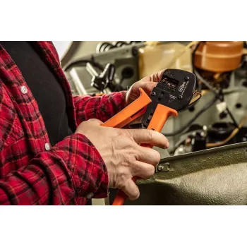 NEO TOOLS TOP-01-555 Įrankis izoliuotų gnybtų užspaudimui su reketiniu mechanizmu, 0.5-6 mm² (20-10 AWG), su savaime reguliuojamais žandikauliais ir greito atleidimo funkcija
