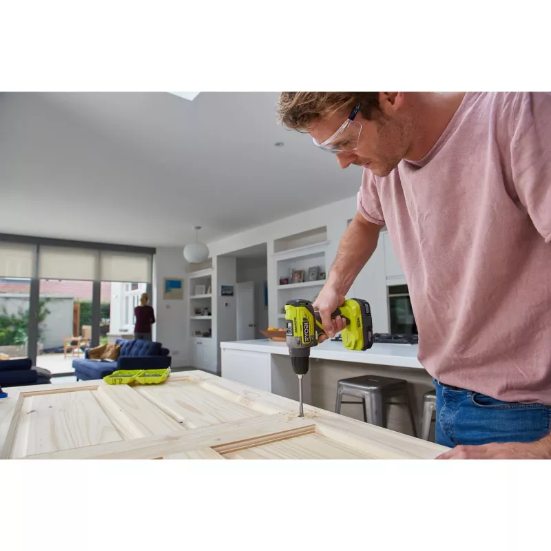 RYOBI ONE+ akumuliatorinis gręžtuvas-suktuvas R18DD5-220S, 18V (žalias/juodas, 2x Li-Ion 2.0Ah akumuliatoriai, krepšys)