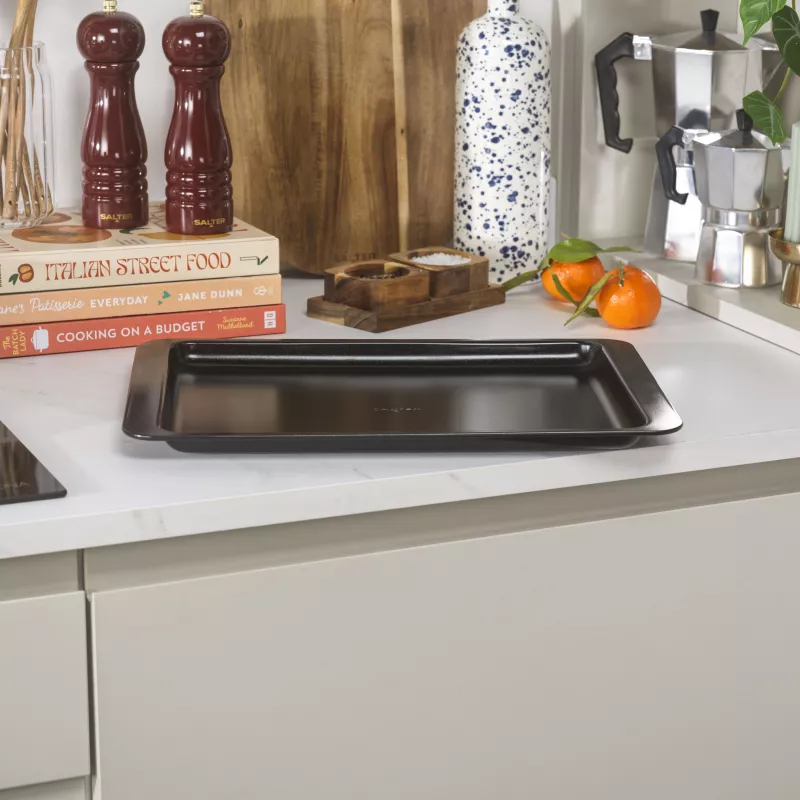 Salter BW14526 Expert kepimo padėklas - anglinio plieno nelipni stačiakampė kepimo skarda, atspari 220°C orkaitei, anglies spalvos
