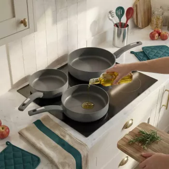 Salter BW14714 Alto 24cm keptuvė - Kaltinis aliuminis, be PFOA neprideganti danga, tinka indukcinėms kaitlentėms, anglies pilka