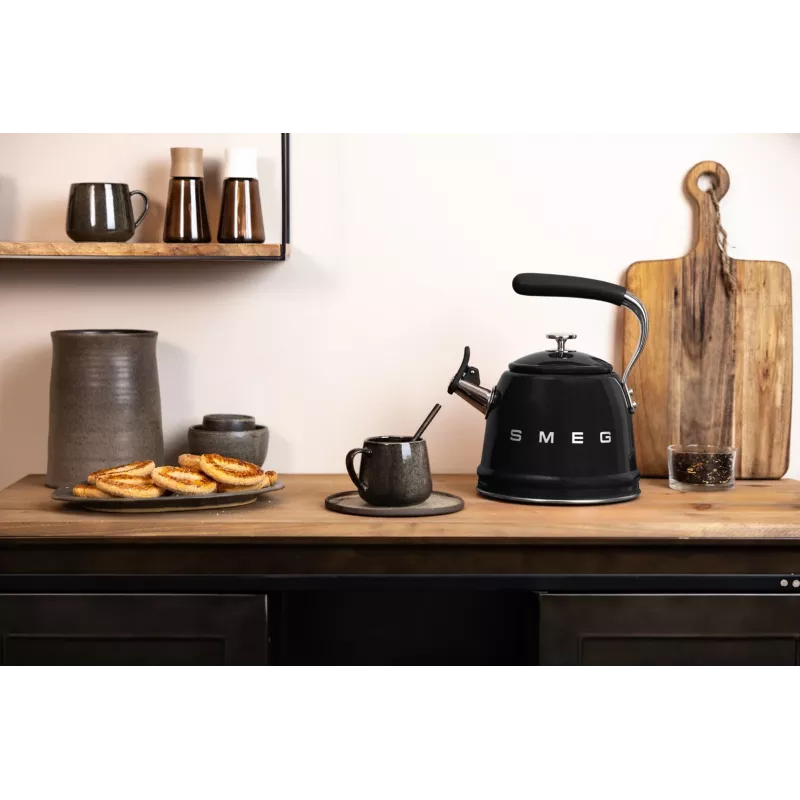 Smeg 50's Style virdulys WKF01BL juodas 1,7L 2400W nerūdijantis plienas