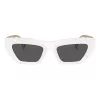 VERSACE VE4432U40187 Moteriški katės akies akiniai nuo saulės - Juodas acetato rėmelis, pilki polikarbonatiniai lęšiai, UV400 apsauga