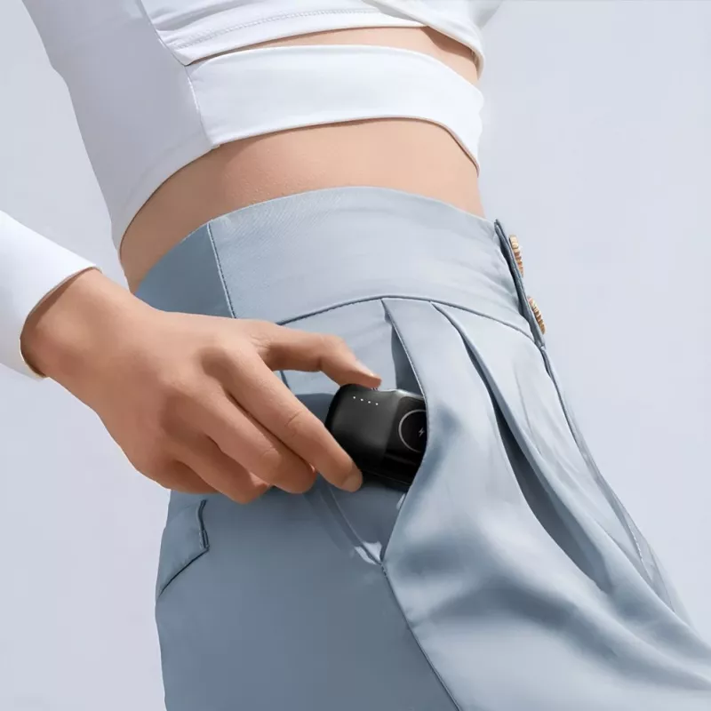 Wozinsky WF16-YLS Mini Power Bank 5000mAh 15W su įmontuotu USB-C laidu ir Apple Watch įkrovikliu - Juoda