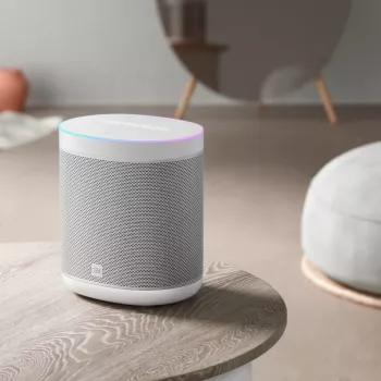 Xiaomi Smart Speaker su Google Assistant, Chromecast, IR nuotolinio valdymo pultu ir LED laikrodžiu - juoda